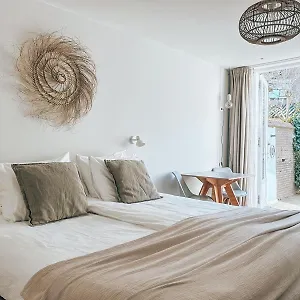 Apartment West 7